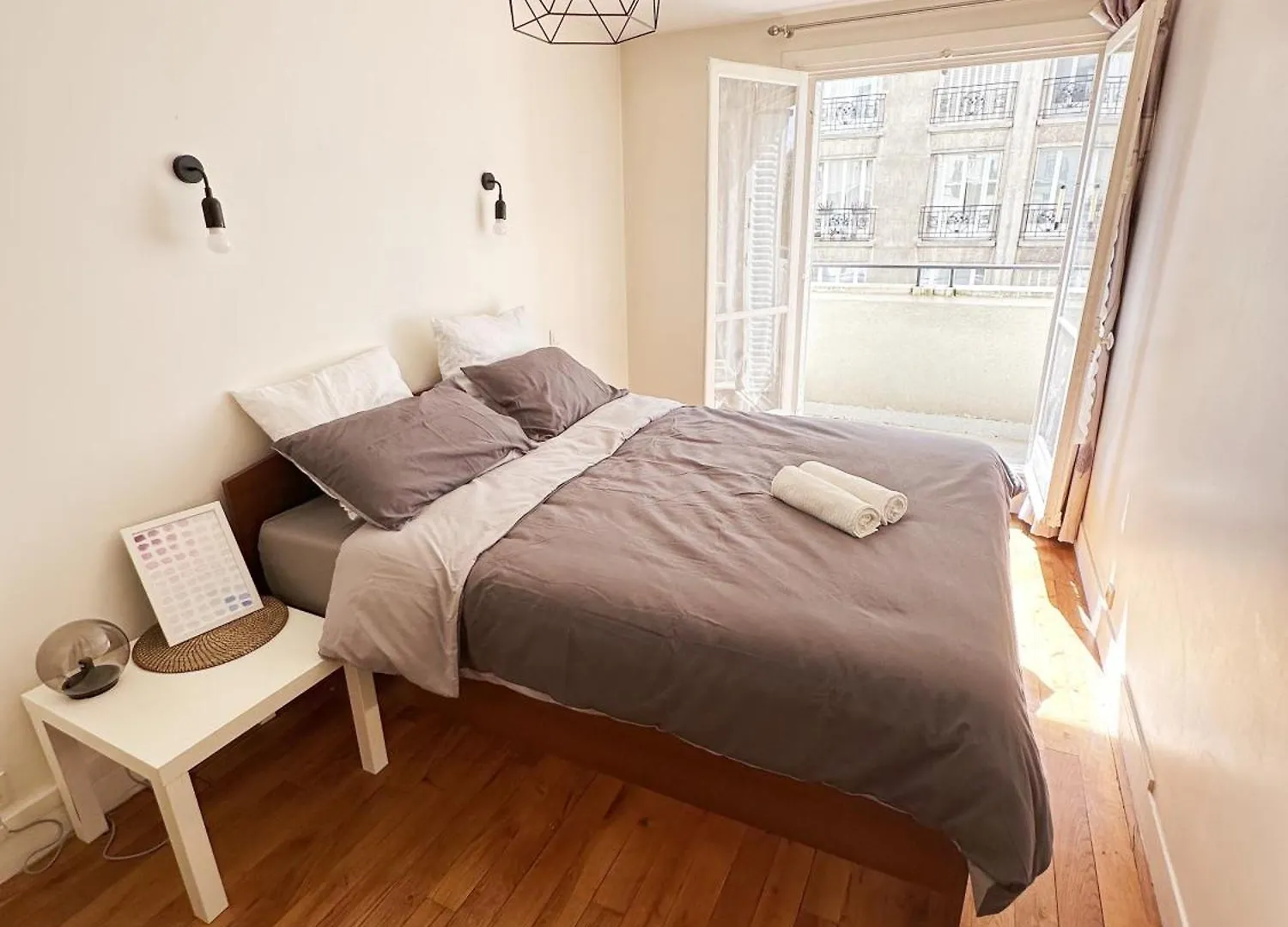 T2 With Stunning Balcony 55M2 Paris 17 Apartman
