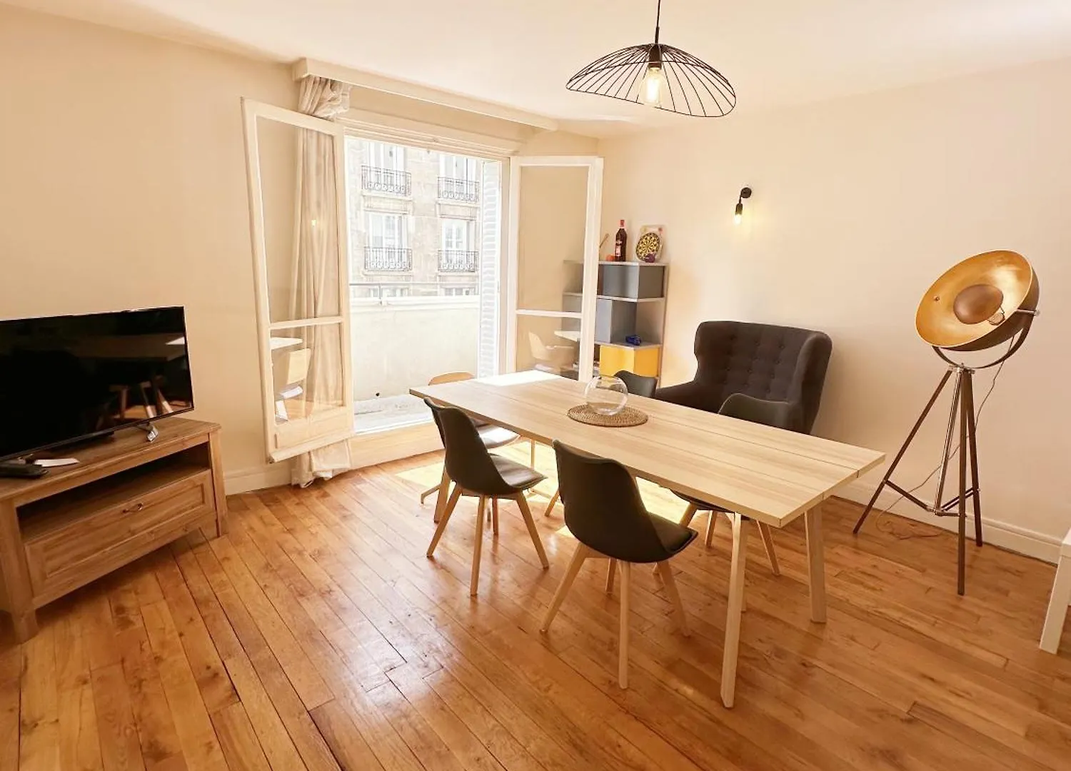 T2 With Stunning Balcony 55M2 Paris 17 Apartment 0*,