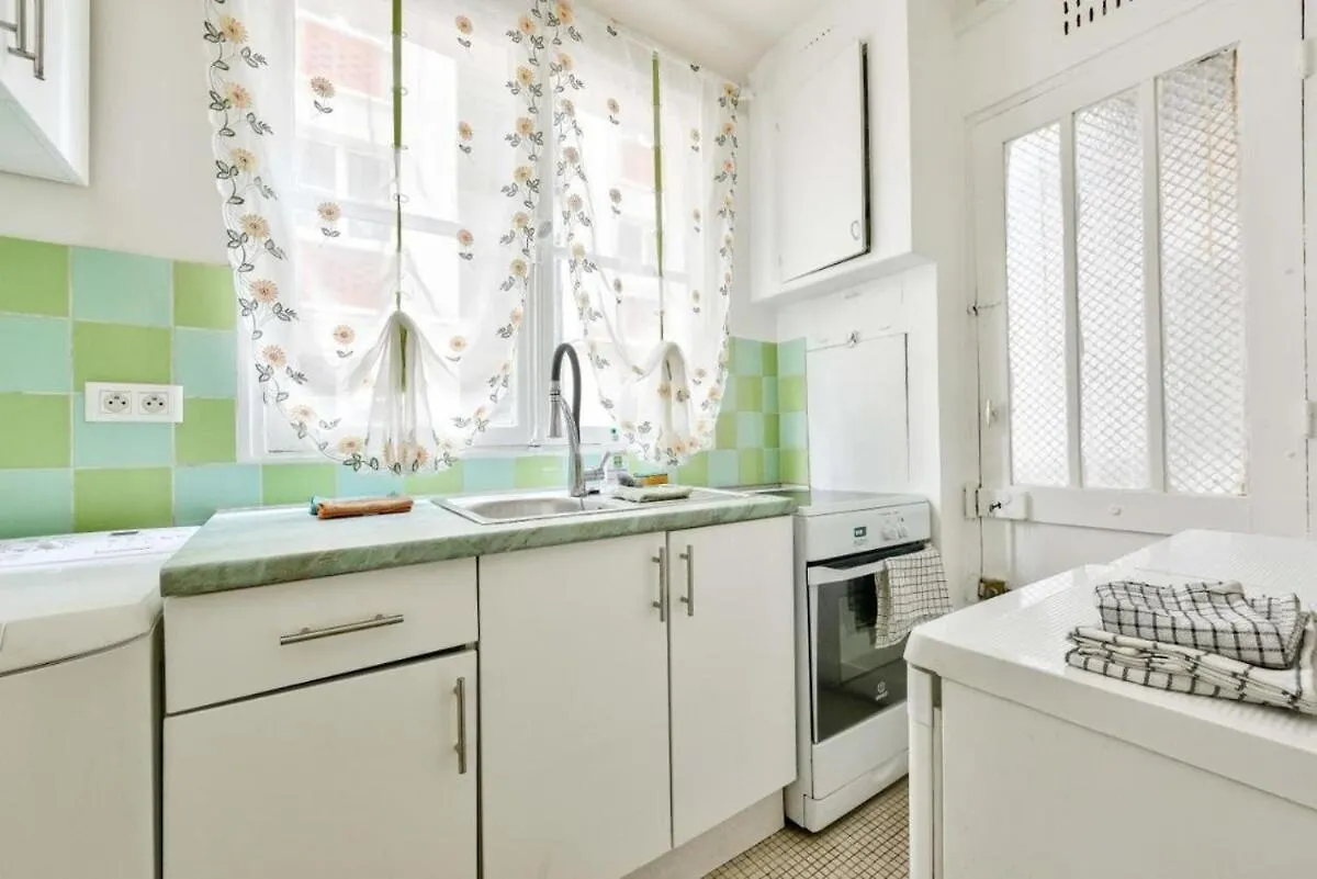 T2 With Stunning Balcony 55M2 Paris 17 Daire