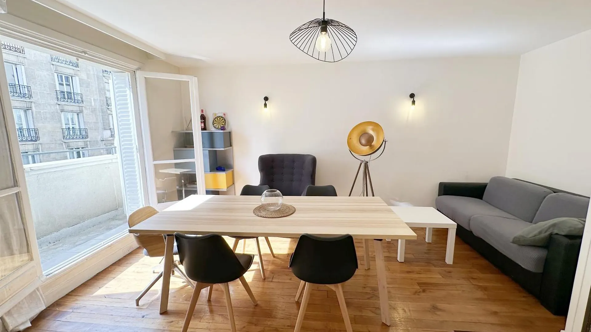 T2 With Stunning Balcony 55M2 Paris 17 Daire