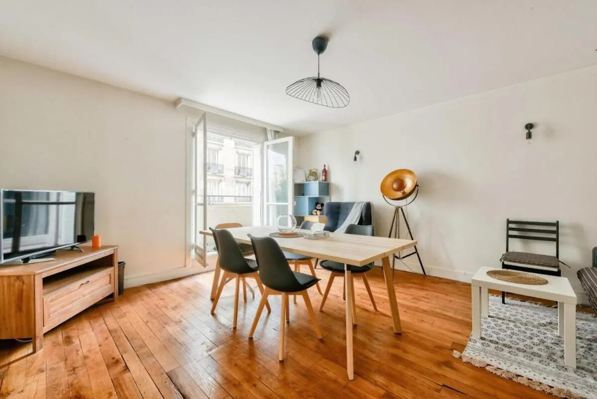 T2 With Stunning Balcony 55M2 Paris 17 contacts