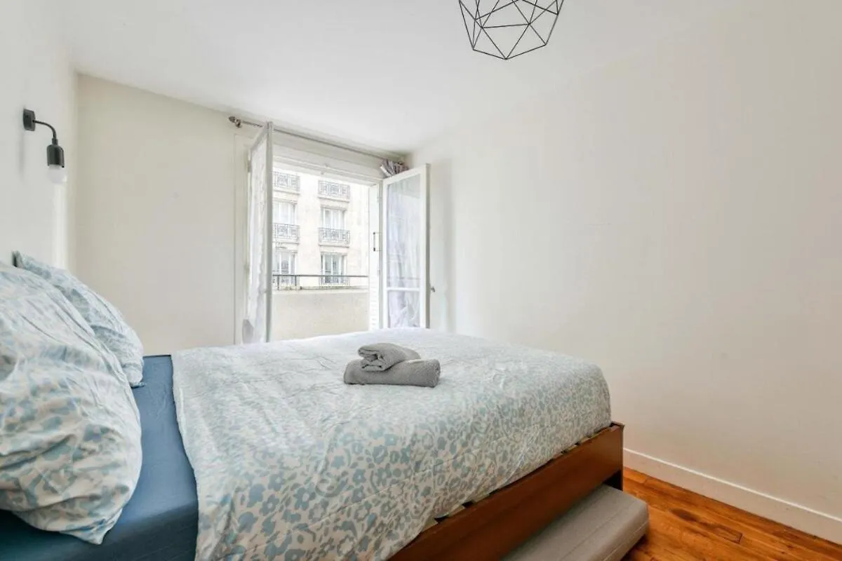 T2 With Stunning Balcony 55M2 Paris 17 Apartment France