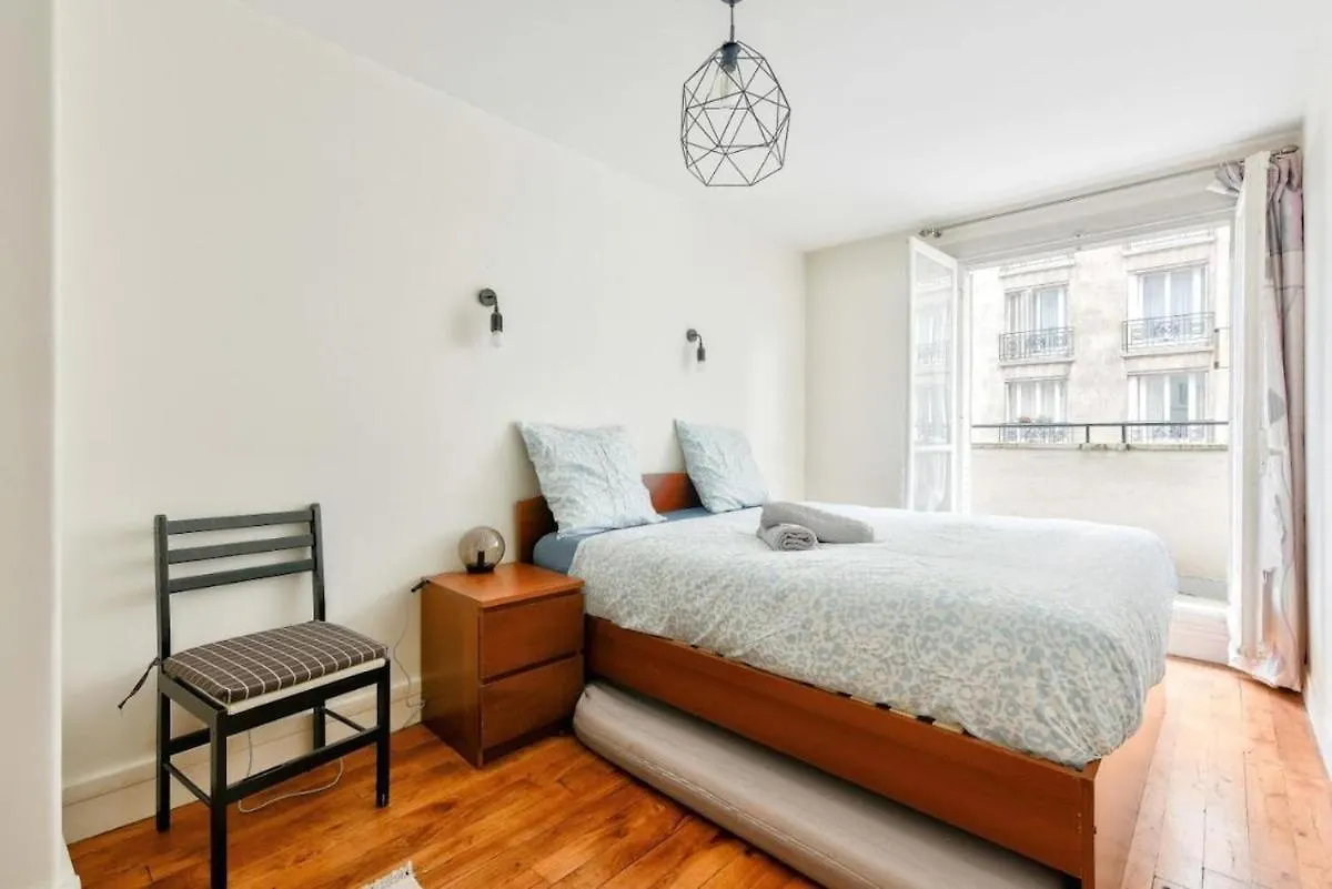 T2 With Stunning Balcony 55M2 Paris 17 Apartment