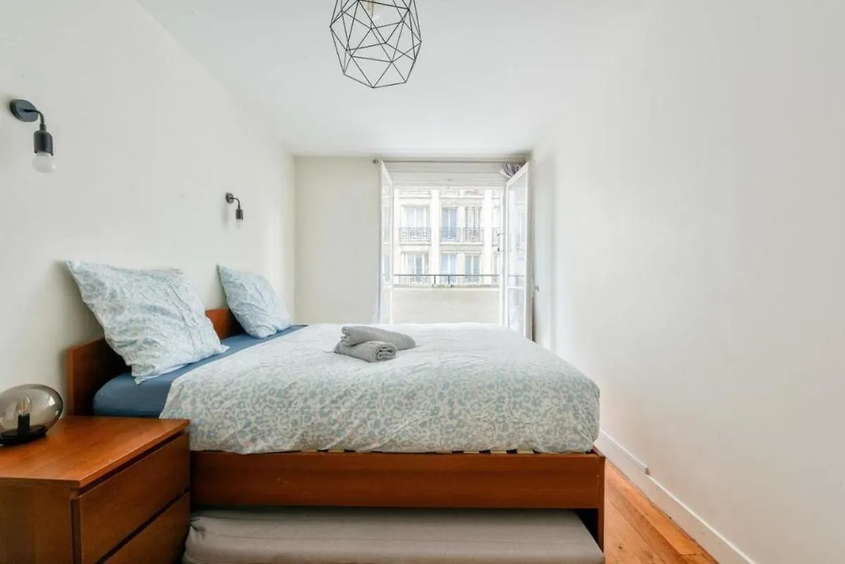T2 With Stunning Balcony 55M2 Paris 17 Apartment