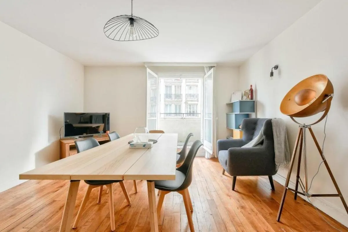 T2 With Stunning Balcony 55M2 Paris 17 Apartment