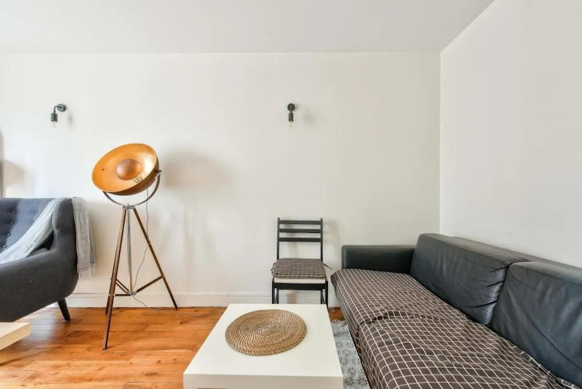 T2 With Stunning Balcony 55M2 Paris 17 Apartment