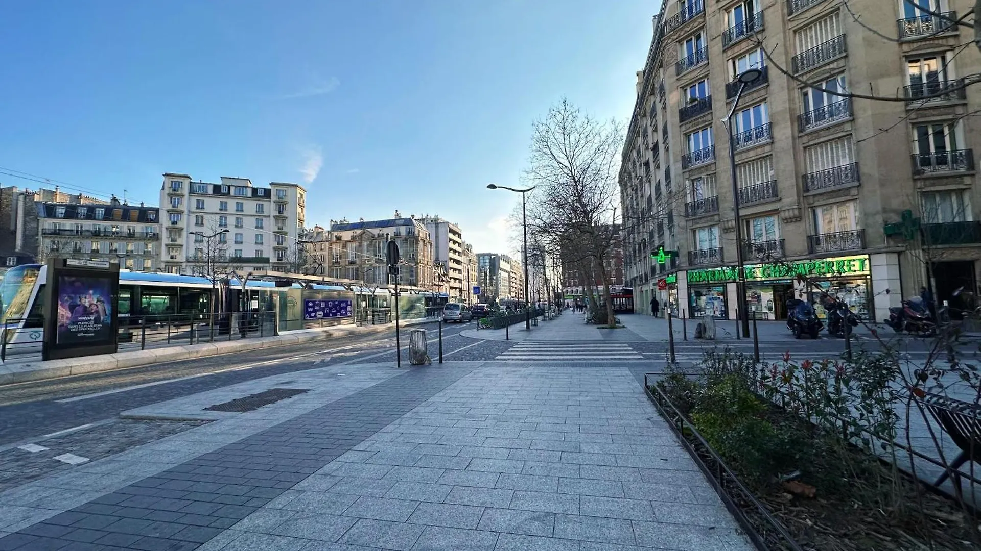 T2 With Stunning Balcony 55M2 Paris 17 Apartment